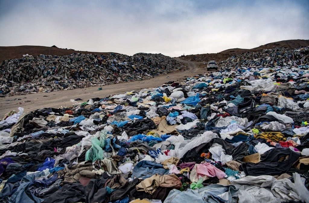 Ingresa demanda por daño ambiental en contra del Fisco y de la Municipalidad de Alto Hospicio por vertederos ilegales en el desierto