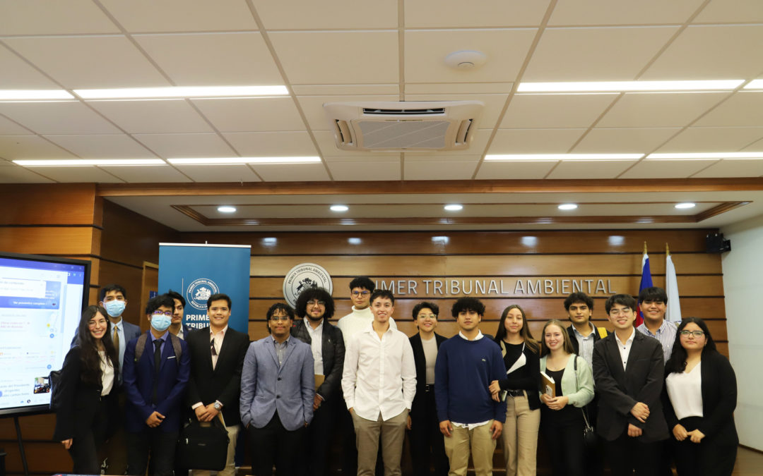 Estudiantes de las carreras de Derecho e Ingeniería Ambiental visitan el Primer Tribunal Ambiental