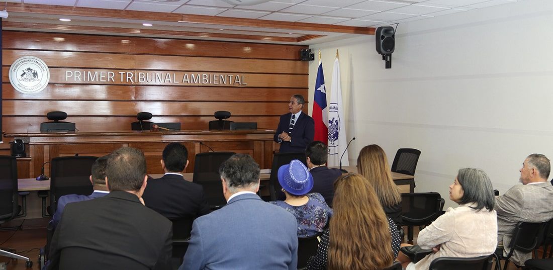 Ministro del Tribunal Constitucional realizó charla en el 1TA 