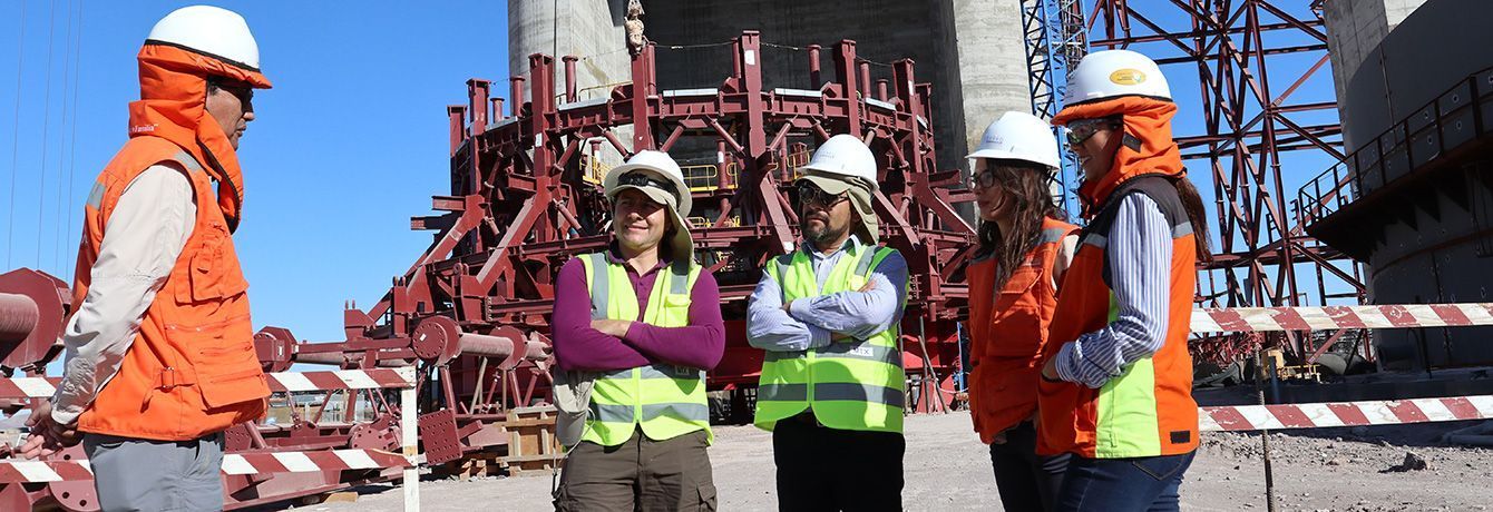 Ministros del 1TA conocen planta de Energía Termosolar