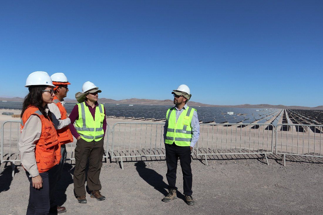 Ministros del 1TA conocen planta de Energía Termosolar 